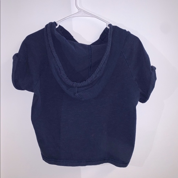 Cropped Short-Sleeve Hoodie - Picture 2 of 3